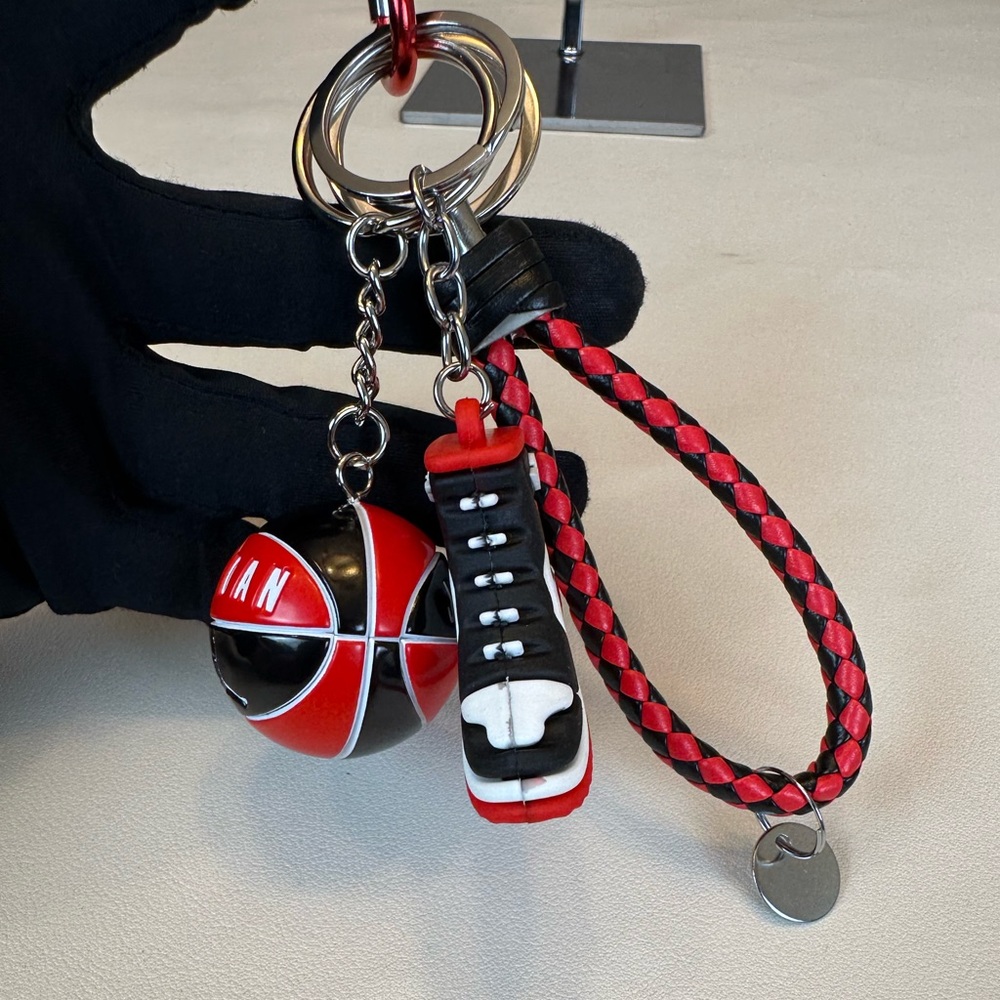 Brand New NBA Basketball and Sneaker Keychain. - Picture 6 of 7